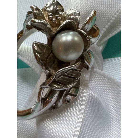 Hawthorn With Pearl Ring by Trollbeads.